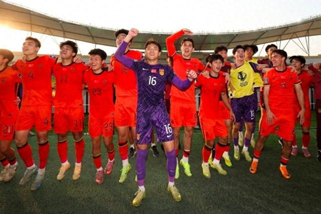 半岛体育-22年首入决赛！越媒：中国足球放弃“捷径”，放弃归化押宝本土|阿联酋|U23|中国队|越南|艾克森_新浪体育_新浪新闻