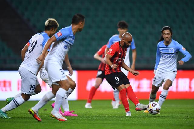 半岛体育APP-全场1次射门令主帅无奈 广州城难成争冠组搅局者