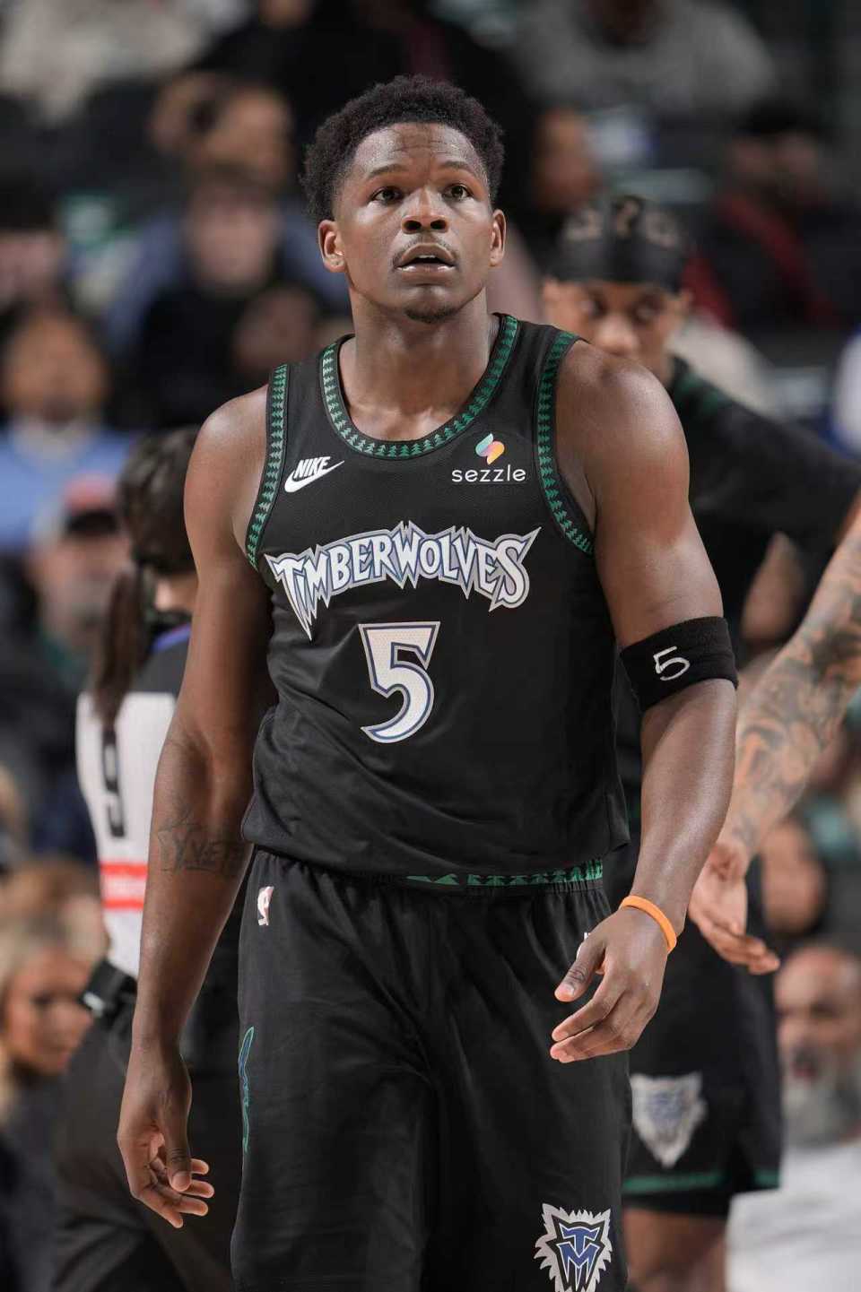 半岛体育APP-升前六！森林狼双杀三状元伤停独行侠 华子复出20分兰德尔31分