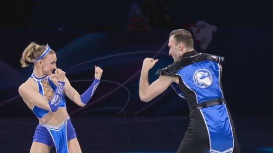 半岛体育APP-选手庆祝首枚冬奥奖牌 竟上演现实版《真人快打》?!